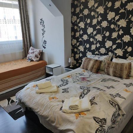 White Black Rooms Hunedoara Luaran gambar