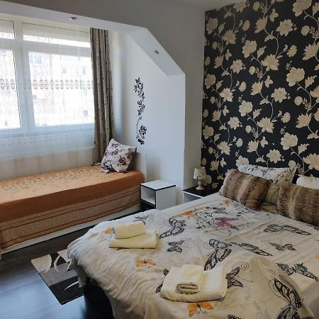 White Black Rooms Hunedoara Luaran gambar