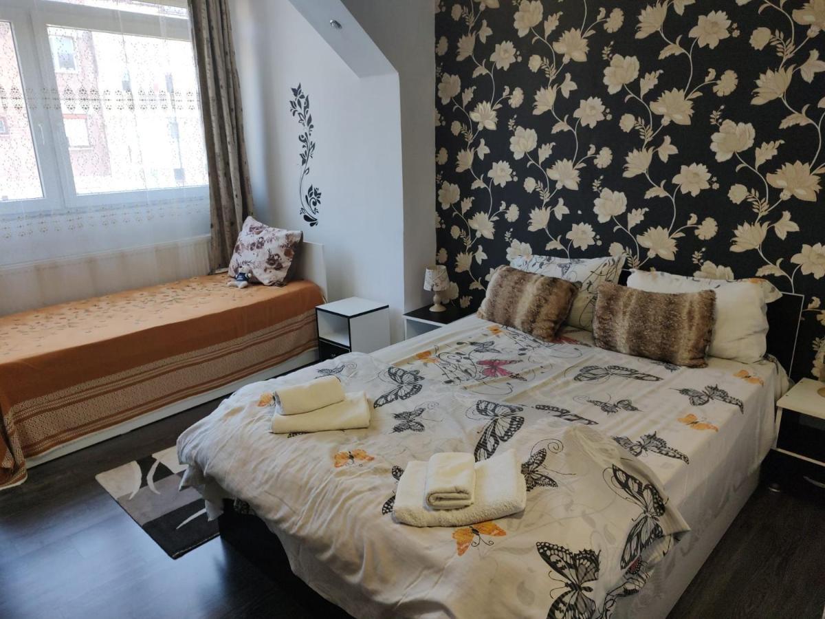 White Black Rooms Hunedoara Luaran gambar