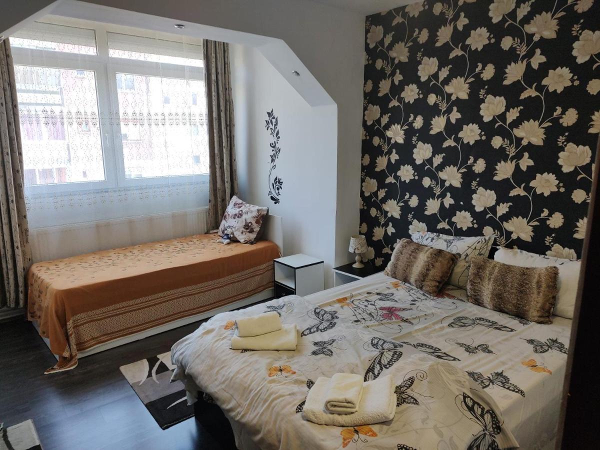 White Black Rooms Hunedoara Luaran gambar