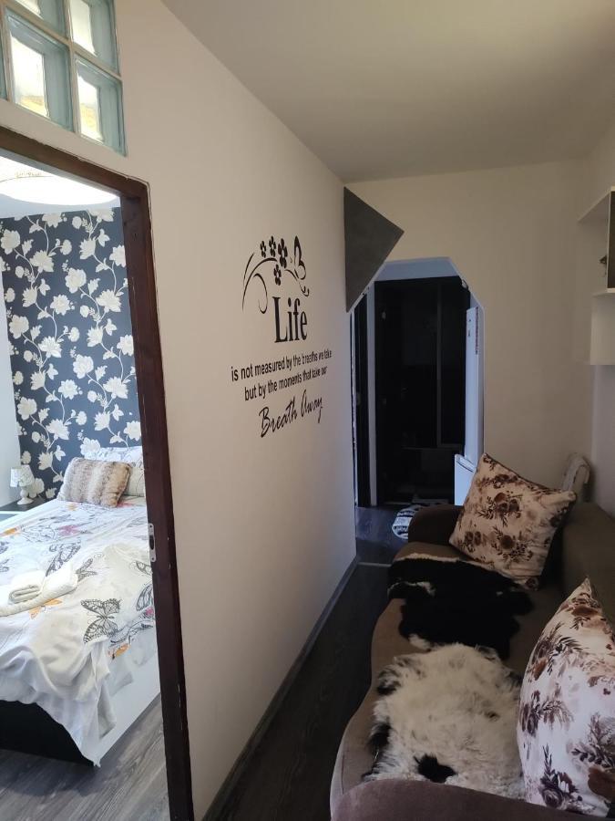 White Black Rooms Hunedoara Luaran gambar